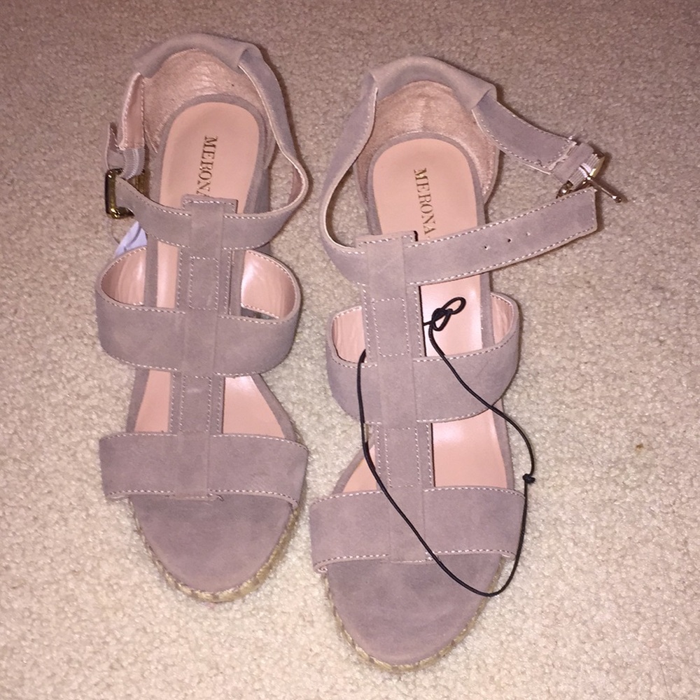 Merona women's taupe wedges 9.5